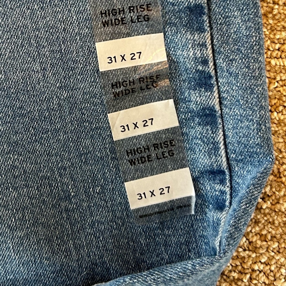 NWT LEVIS HIGH RISE WIDE LEG. Cute trendy jeans. 31”x27”. Has some stretch too. - Picture 7 of 10